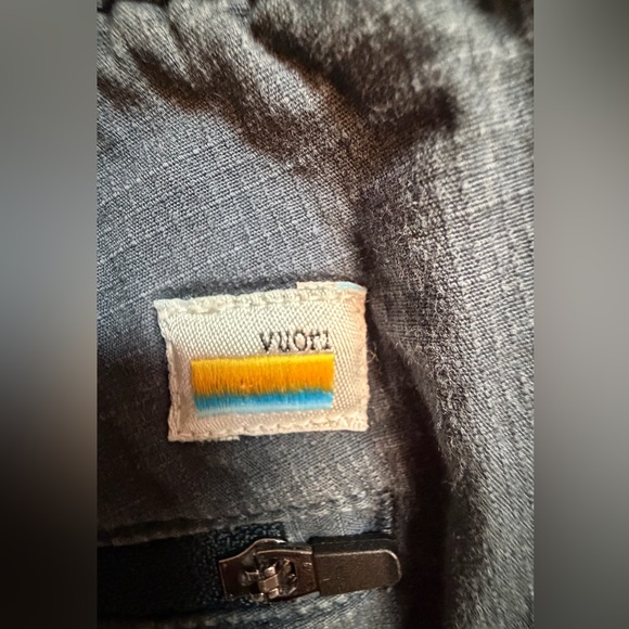 P11. Vuori Ripstop Pants 31”
Size: 18” Size waist (XL) 14/16
Blue - Picture 3 of 3